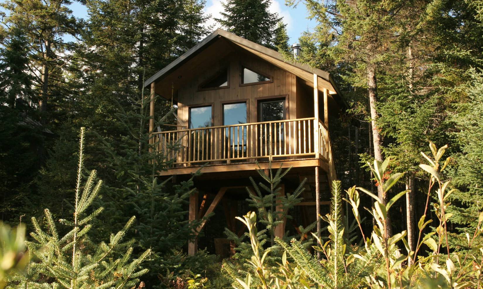 Chalet sur pilotis sur terrain non constructible : que dit la loi ?