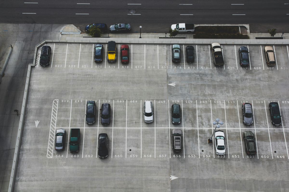 Loi sur les places de parking par appartement : qu’en est-il ?